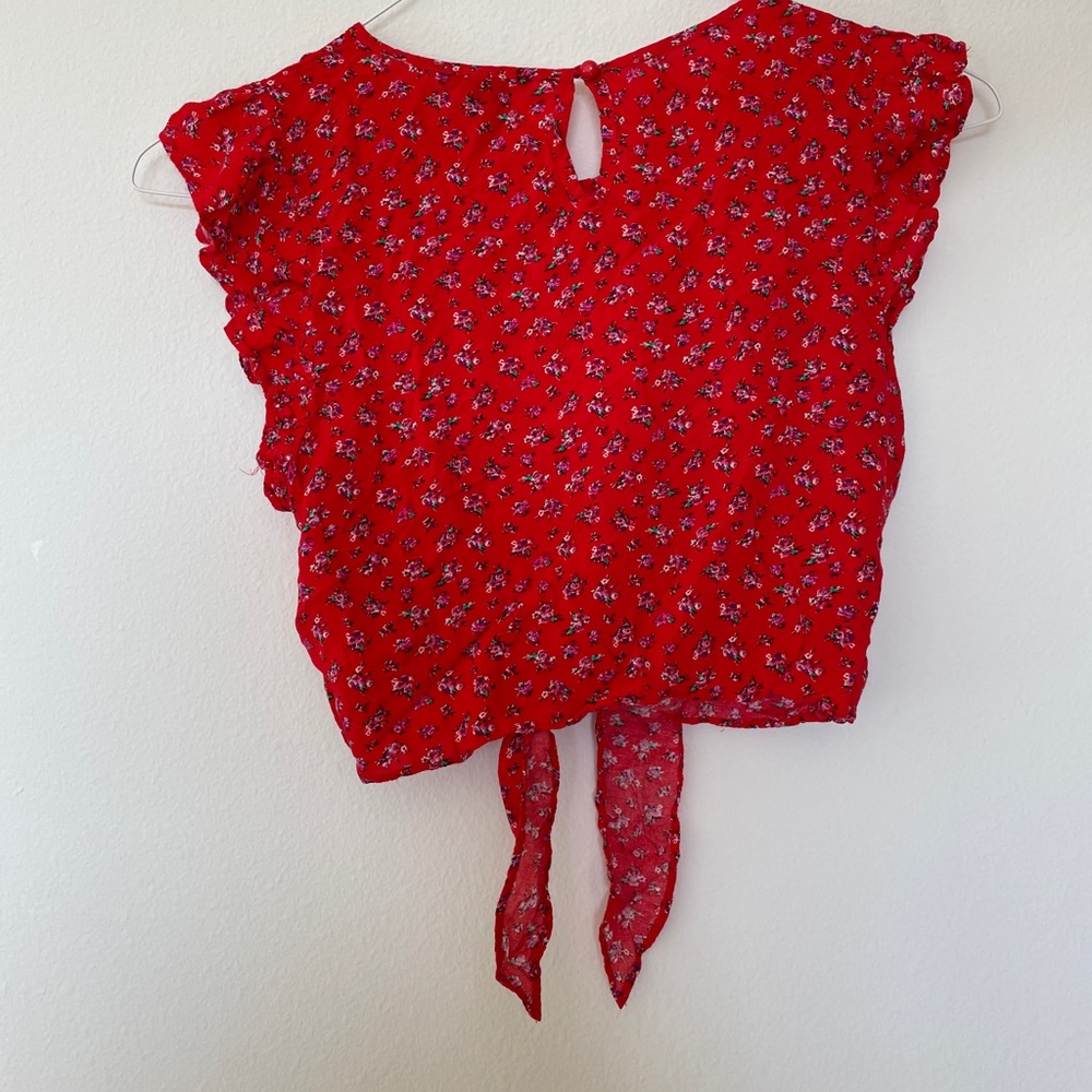Floral crop top with front tie in red - Picture 3 of 4